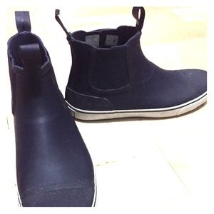 Lands end size 13d rain shoes